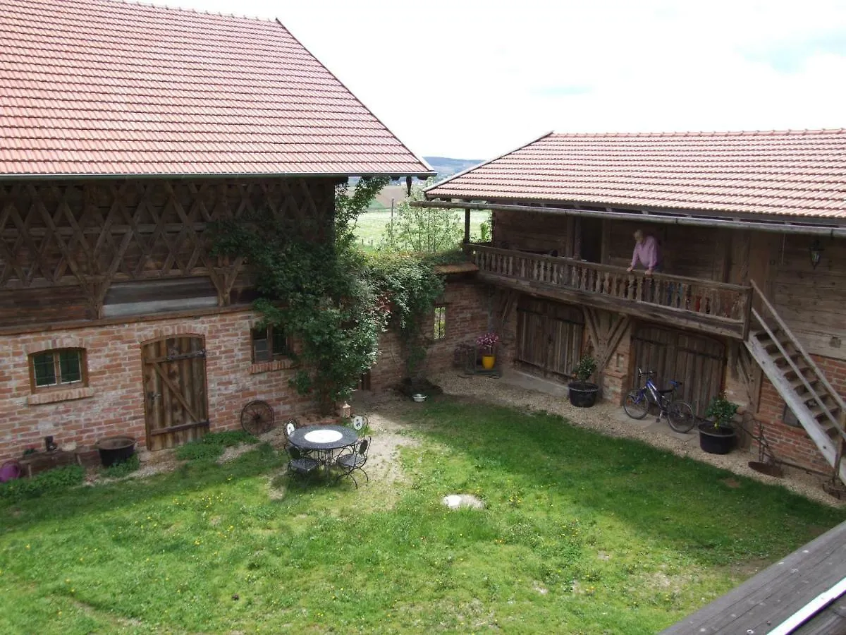 Biohof Hausberg Bed & Breakfast Egglham Almanya