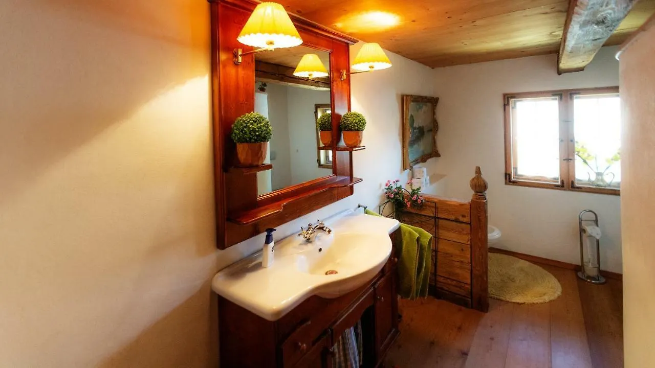 Biohof Hausberg Bed & Breakfast Egglham 0*,  Almanya